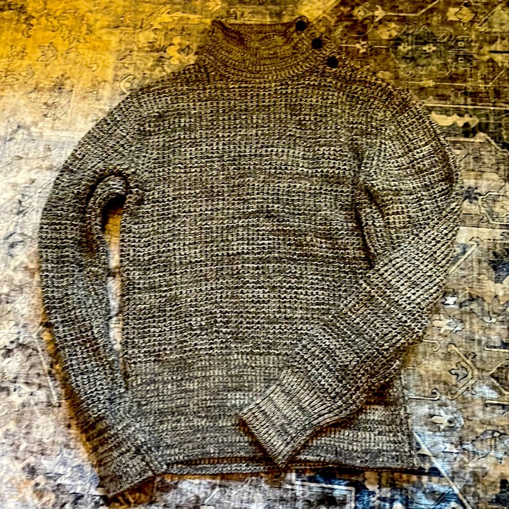 S Chain mail, knit, gray heather sweater from gap with button down turtleneck